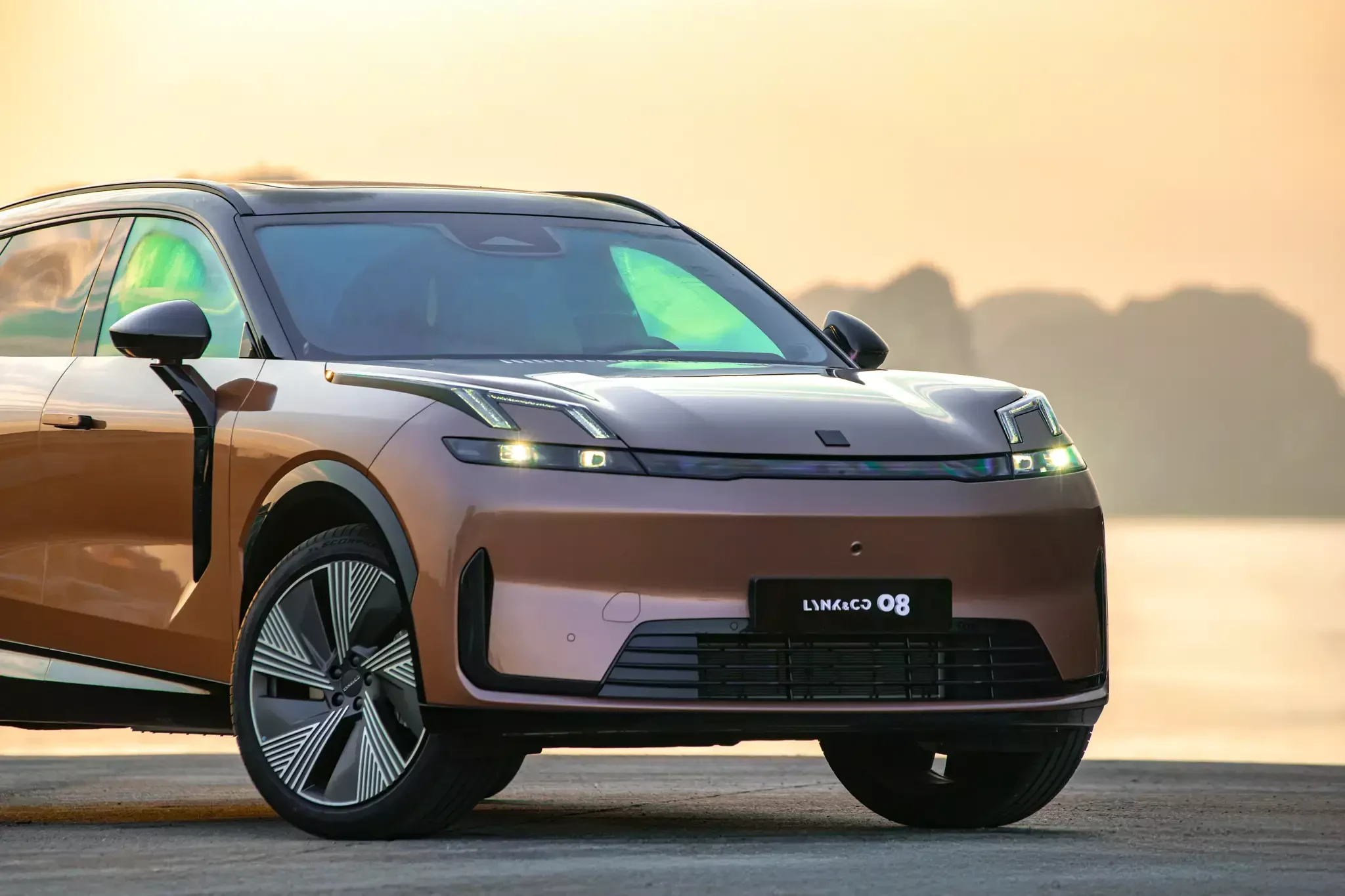 Lynk & Co 08 EM-P