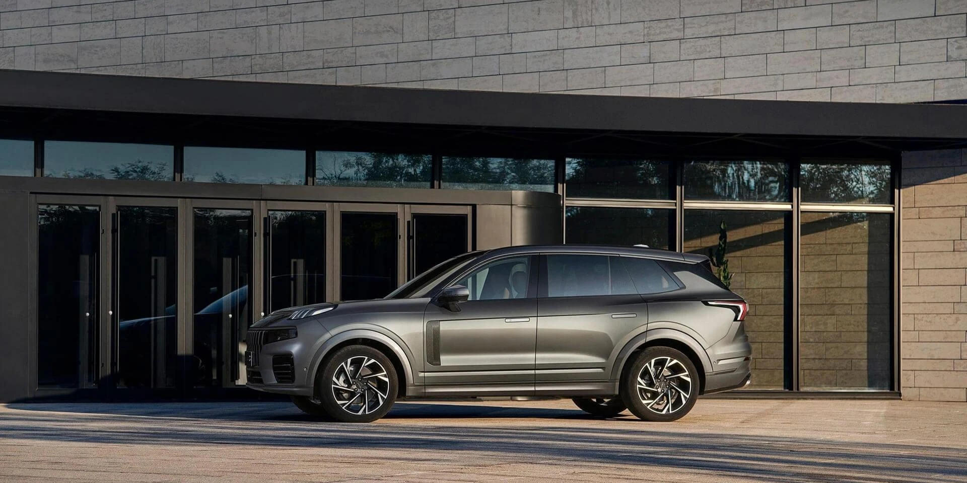 Lynk & Co 09 – Drive-E 2.0TD T5 + BSG, AWD
