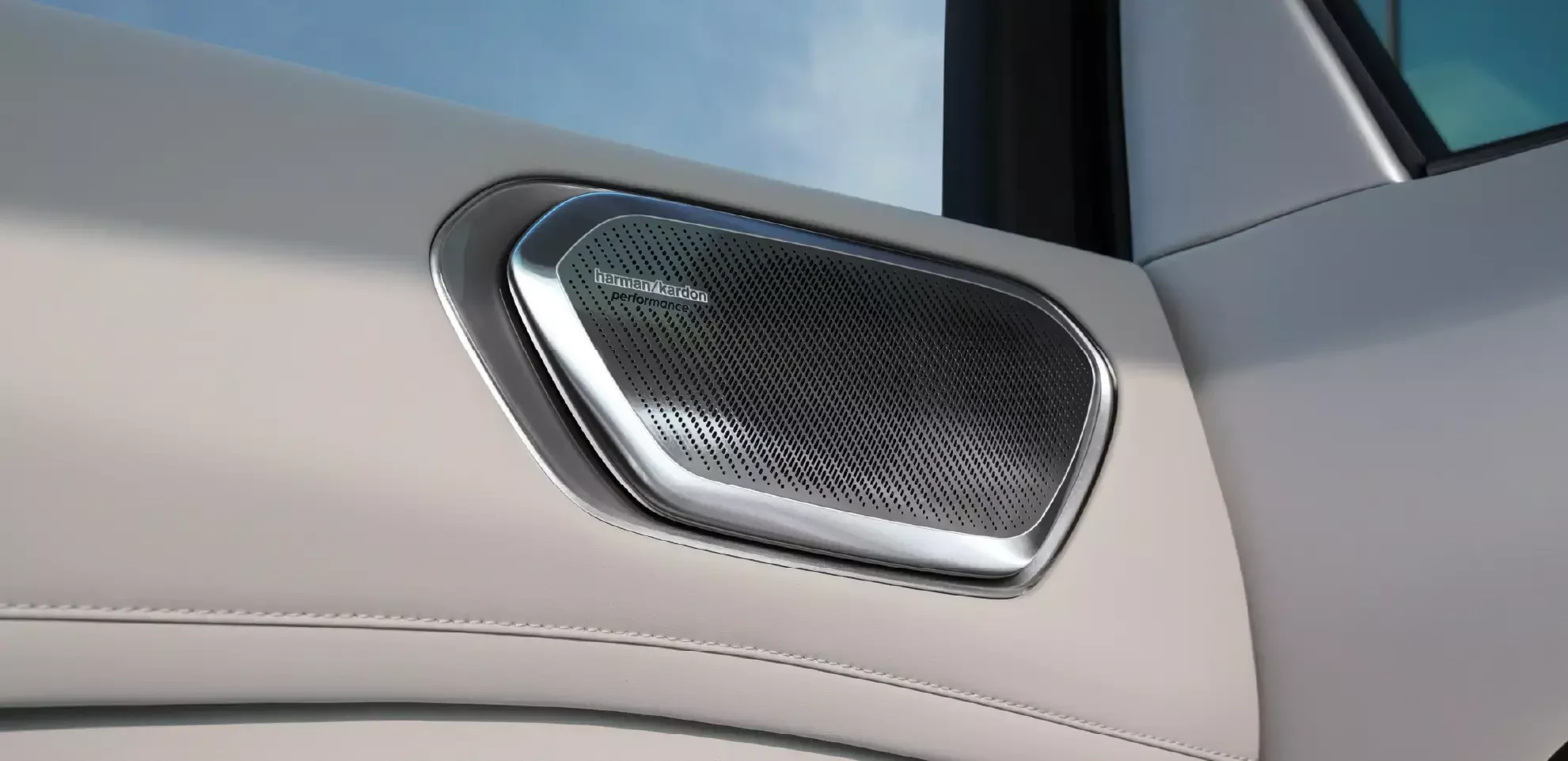 Lynk & Co 900 – 31 loa Harman Kardon 2.640W